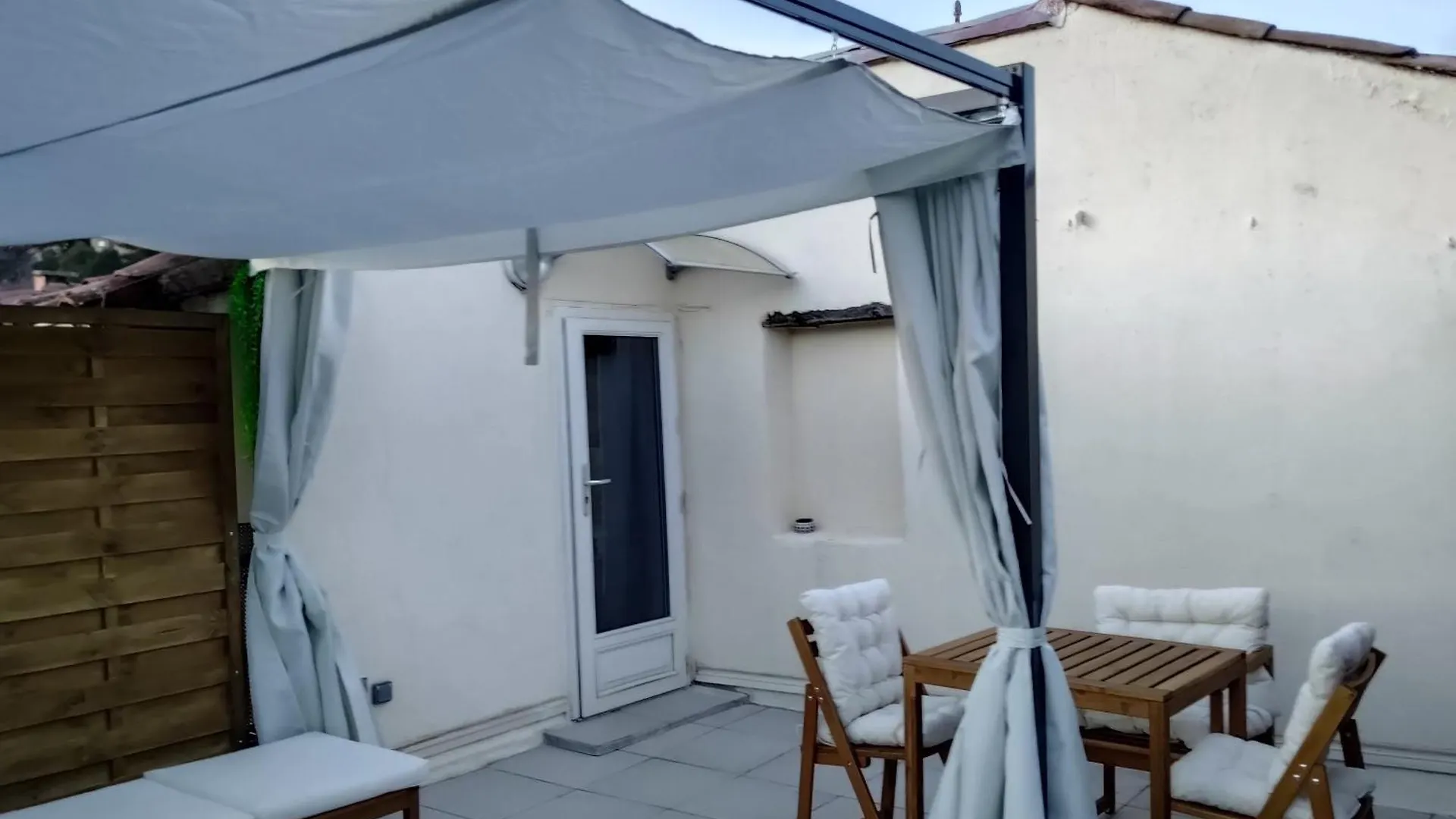 Un Nid Sur Les Toits Avec Terrasse Apartment Apt