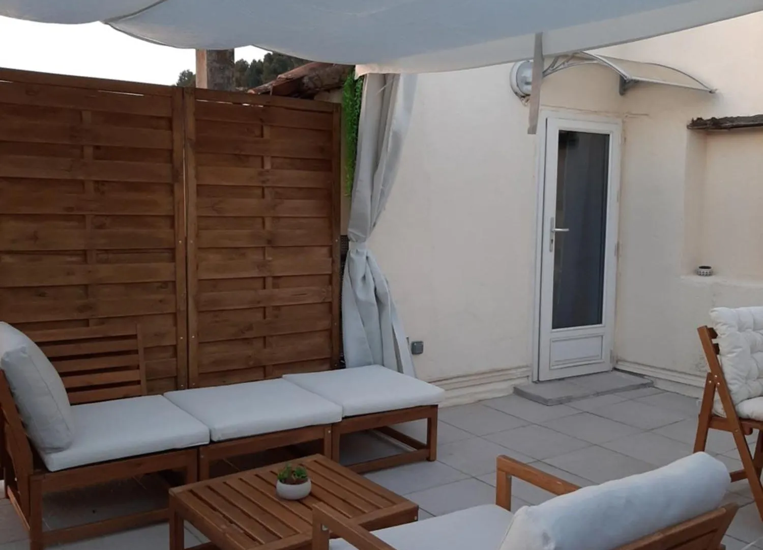 Un Nid Sur Les Toits Avec Terrasse Apartment Apt