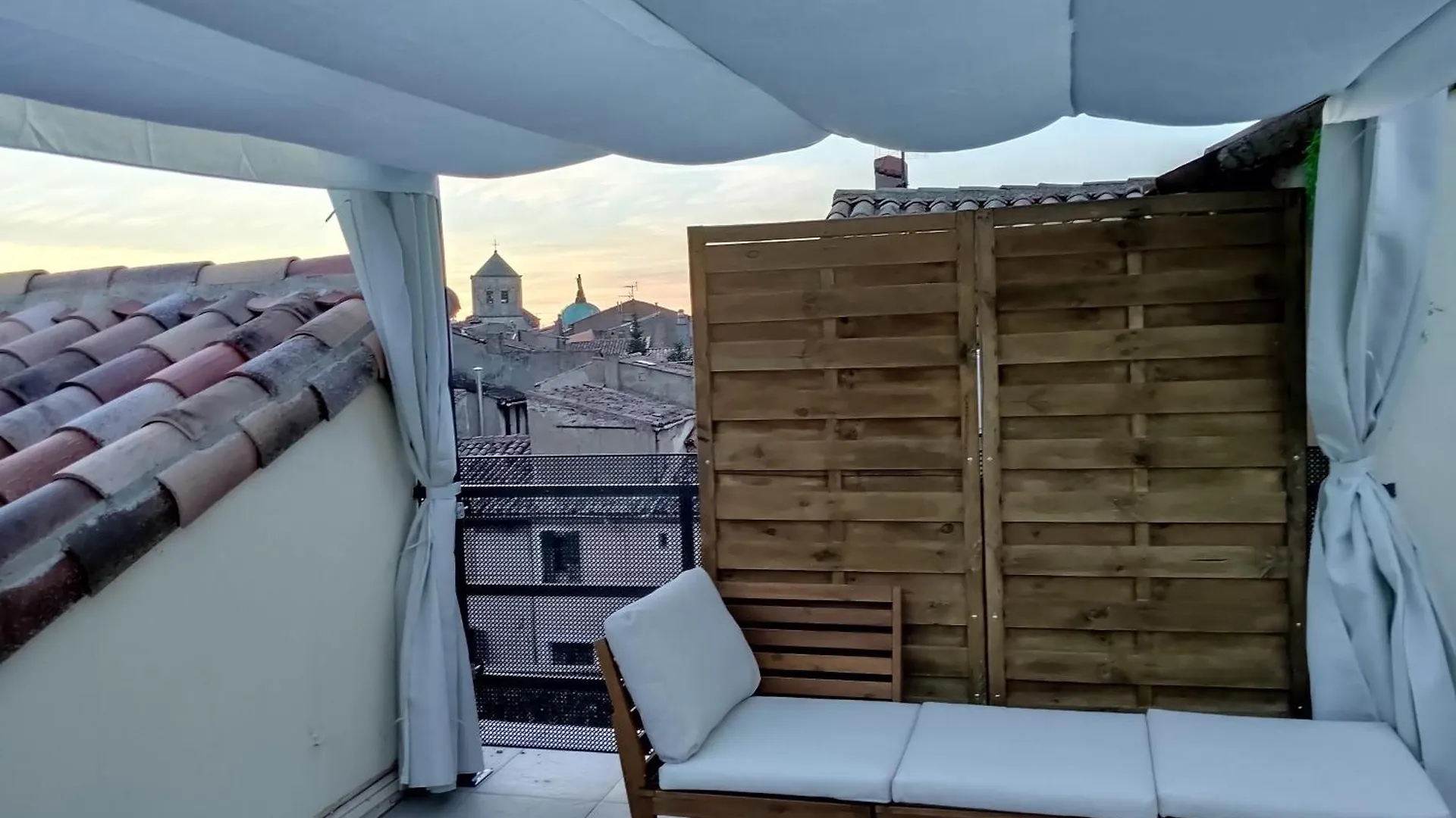 Un Nid Sur Les Toits Avec Terrasse Apartment Apt