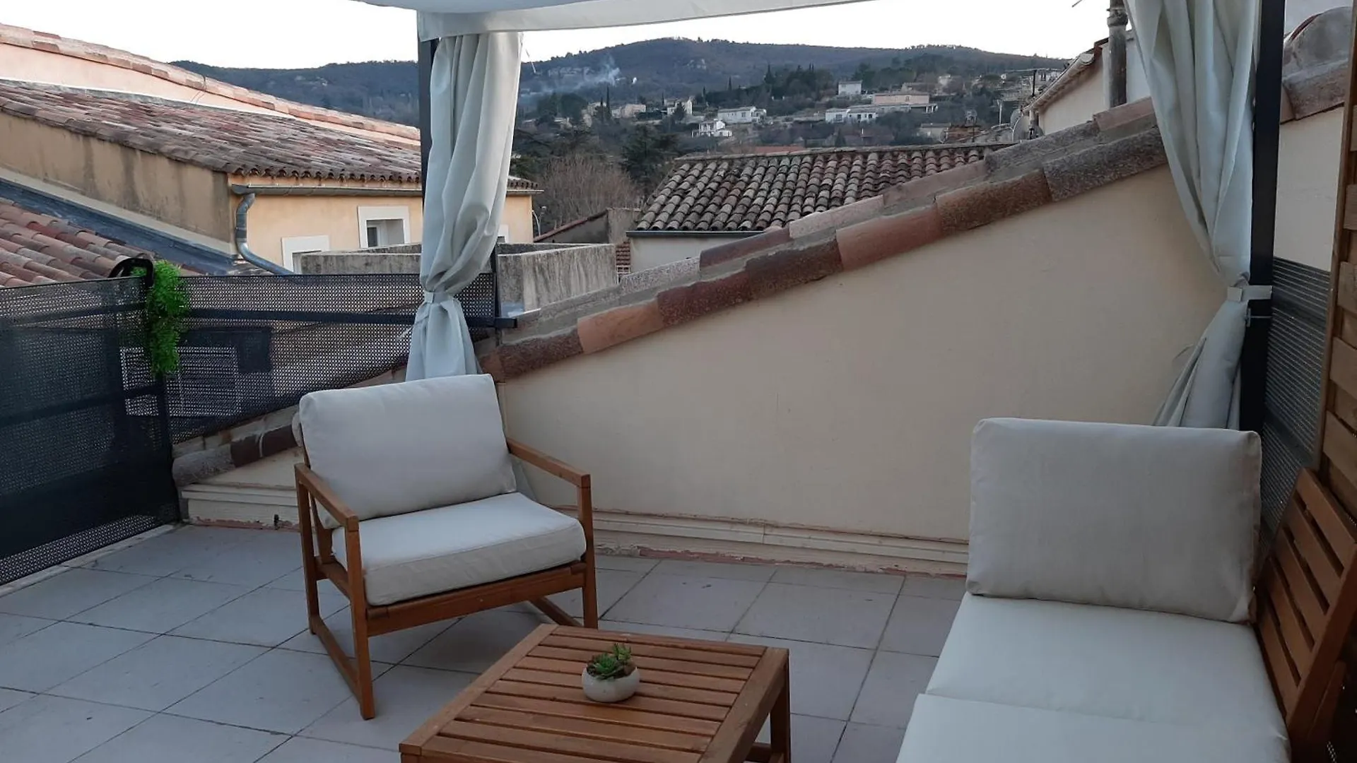 Un Nid Sur Les Toits Avec Terrasse Apartment Apt France