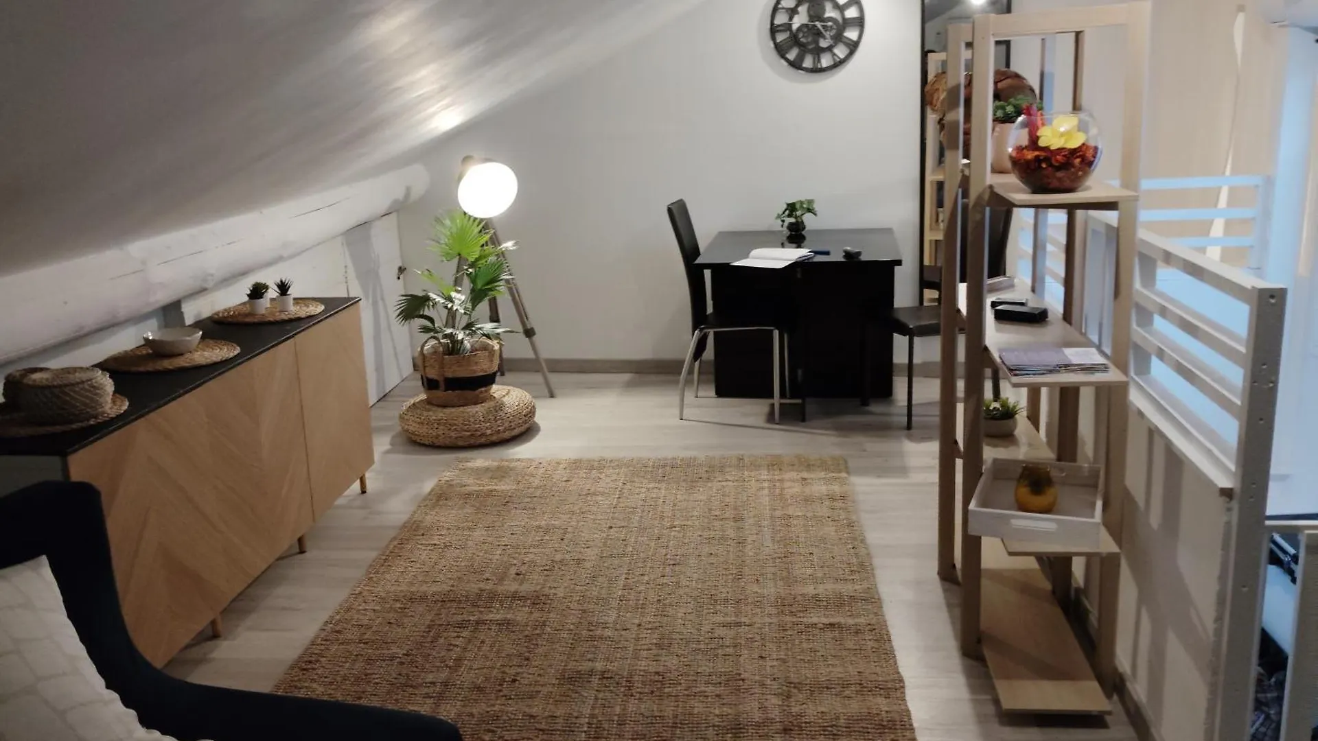 Un Nid Sur Les Toits Avec Terrasse Apartment Apt