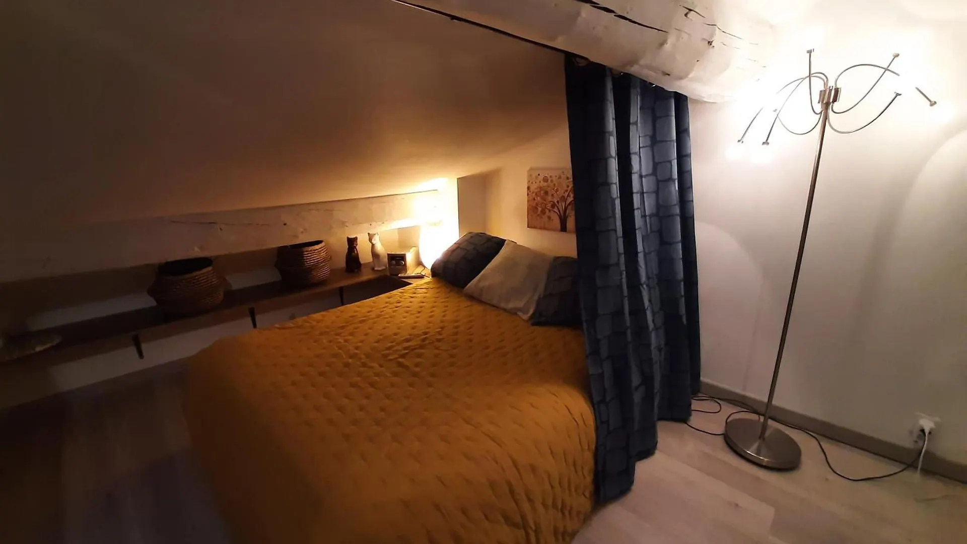 Un Nid Sur Les Toits Avec Terrasse Apartment Apt 0*,  France